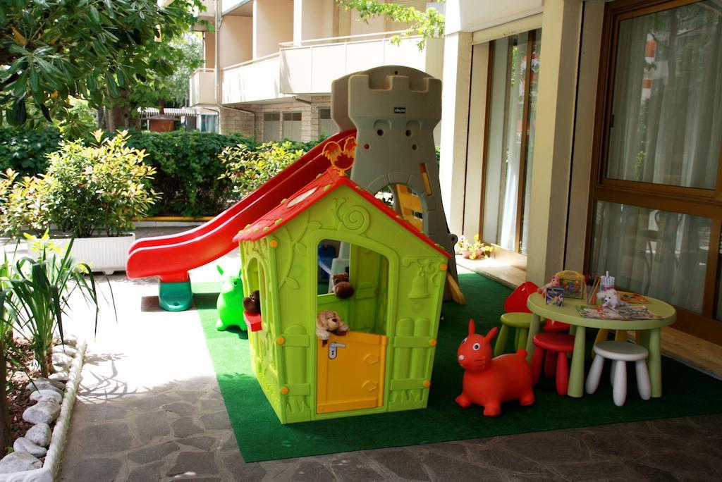 Hotel Astrid Cervia Exterior foto