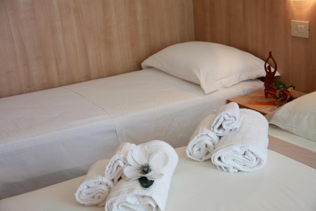 Hotel Astrid Cervia Exterior foto
