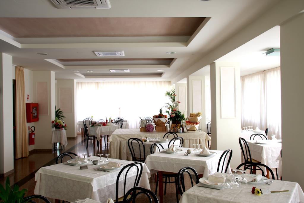 Hotel Astrid Cervia Exterior foto